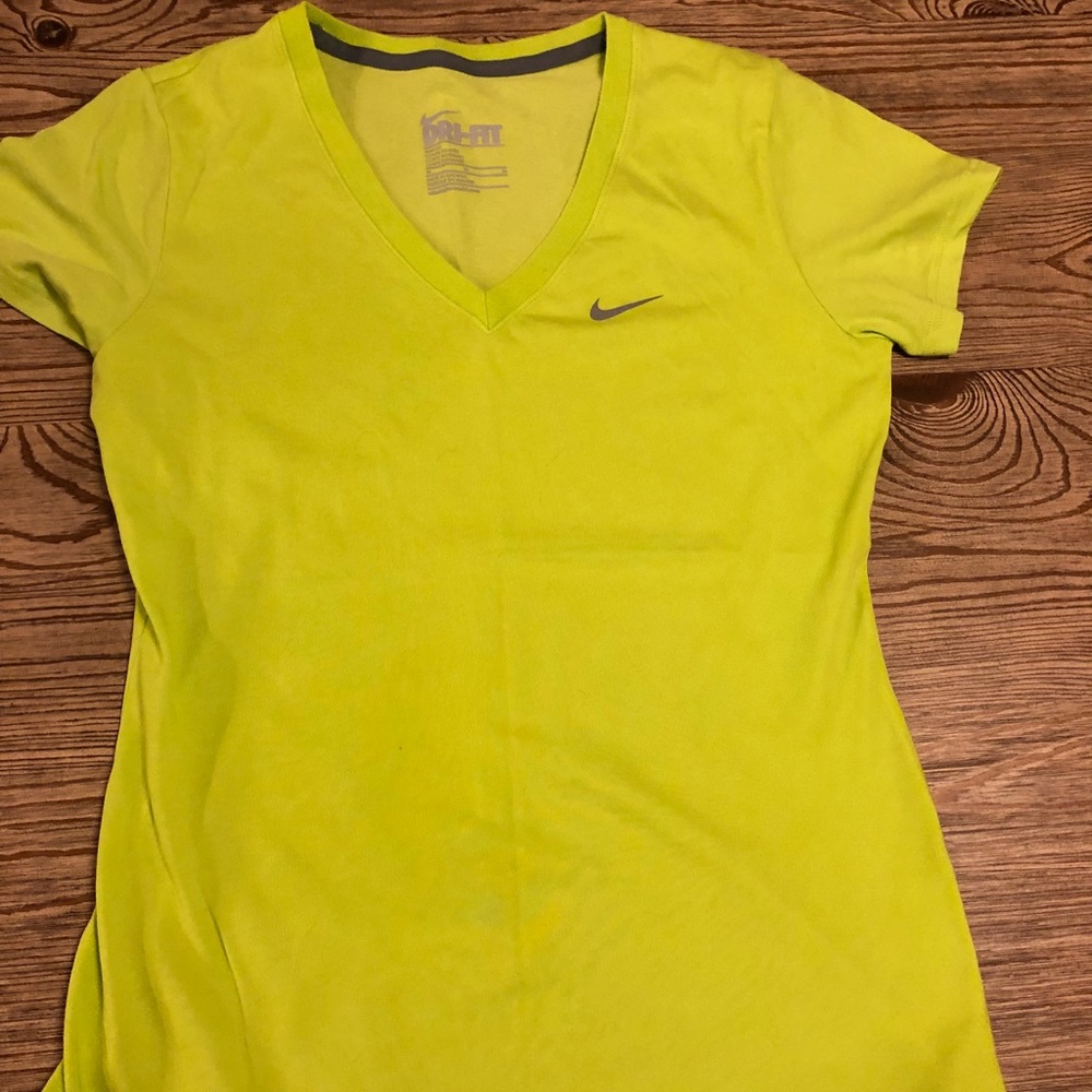 Nike dry fit ..💛